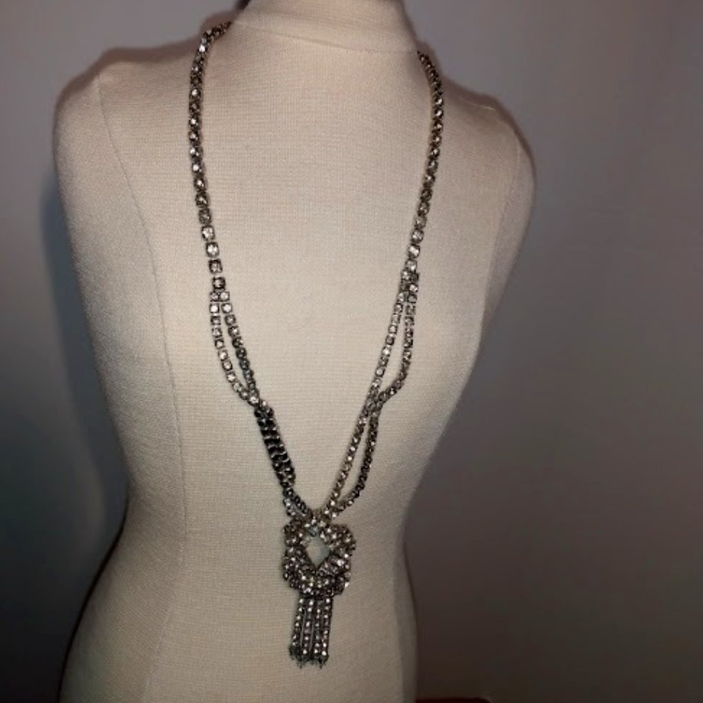 Kramer: Vintage Silver Tone Rhinestone Design Necklace